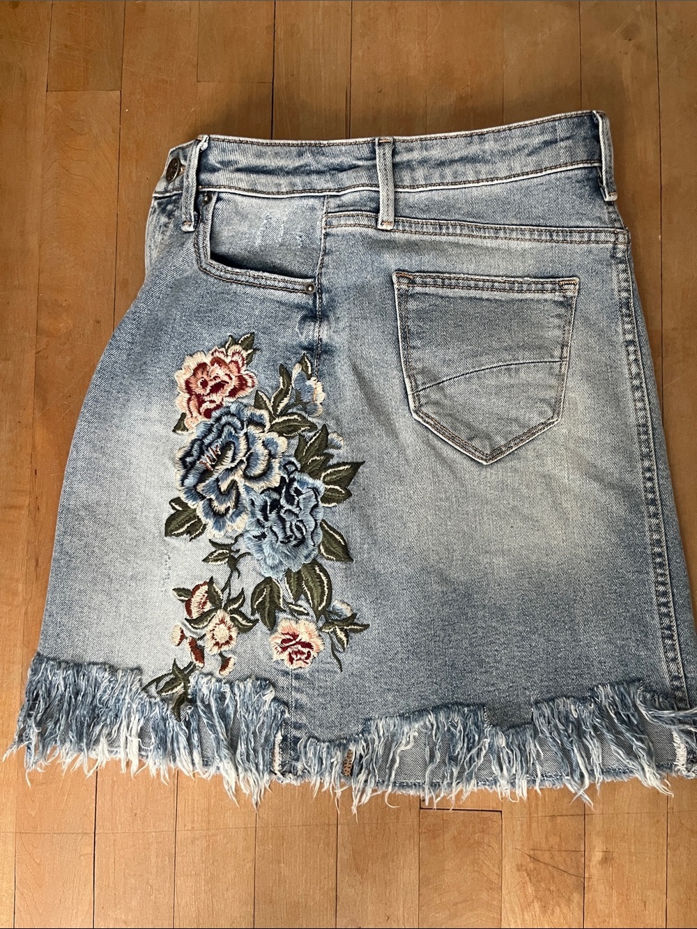 Driftwood Denim- Veronica- Embroidered Light Blue Denim Mini Skirt - Size 25 - Picture 5 of 9